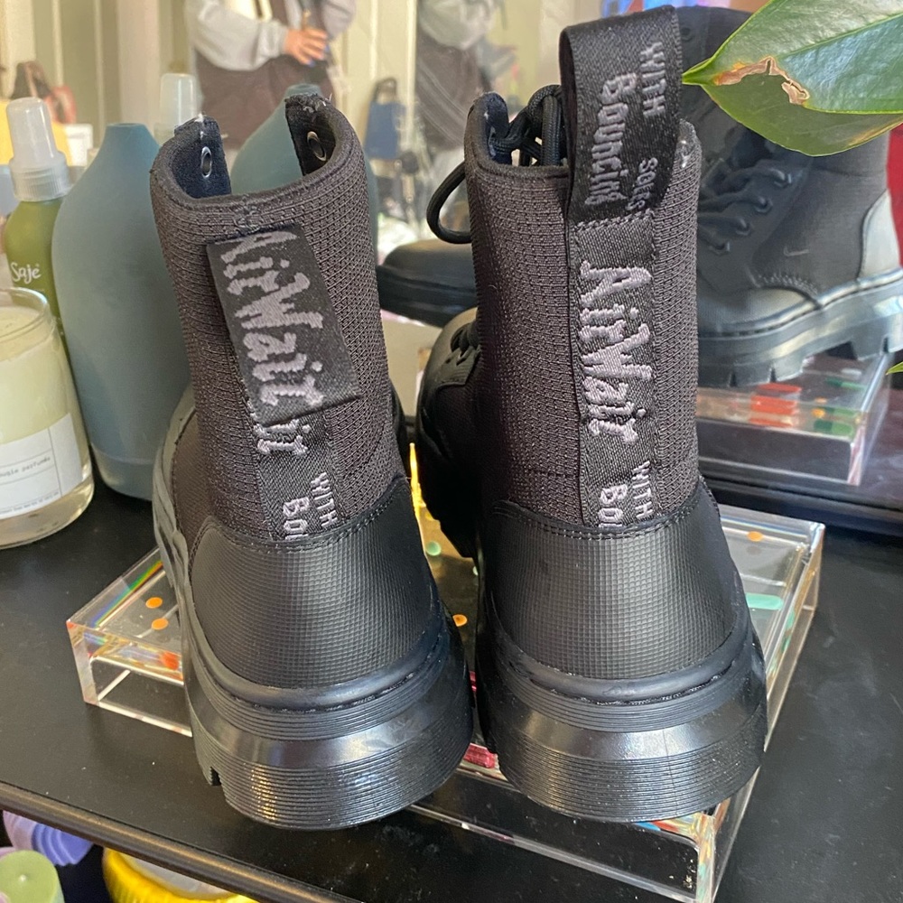 Dr Martens Combs II in women’s size 8, UK 6 :)
